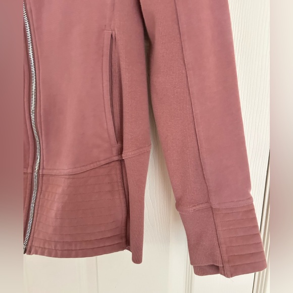Lululemon Radiant Jacket II, color Spanish Rose, EUC, size 8 - Picture 7 of 11